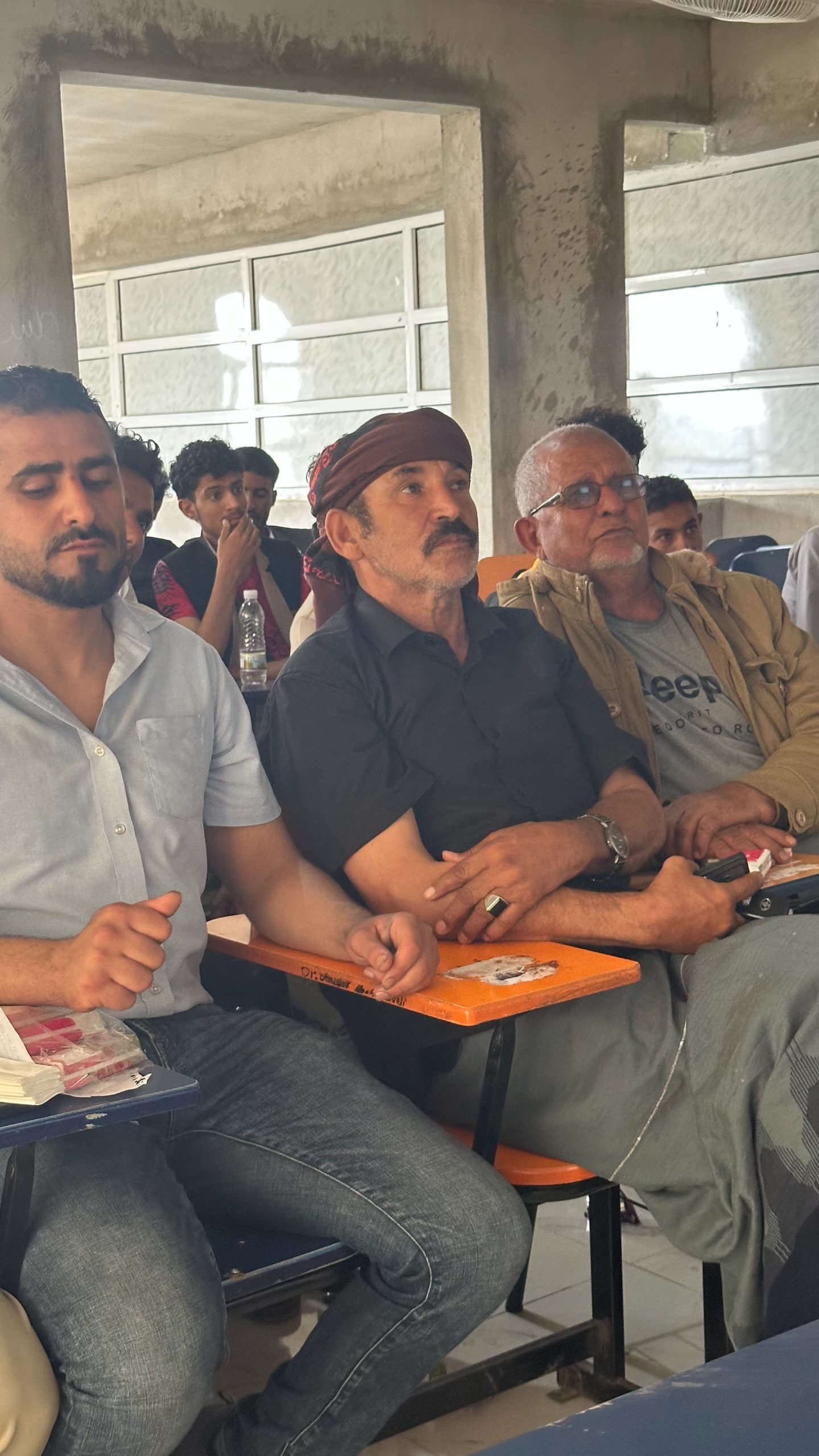 جامعة الضالع تختتم مقرر إدارة المشتريات والمخازن بتجربة ميدانية تعزز التكامل بين المعرفة الأكاديمية والممارسة المهنية