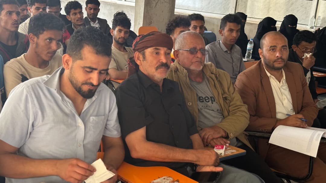 جامعة الضالع تختتم مقرر إدارة المشتريات والمخازن بتجربة ميدانية تعزز التكامل بين المعرفة الأكاديمية والممارسة المهنية