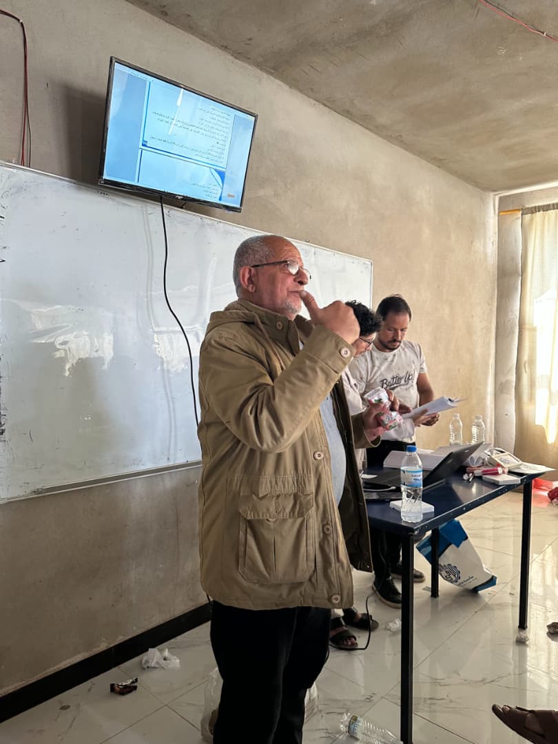 جامعة الضالع تختتم مقرر إدارة المشتريات والمخازن بتجربة ميدانية تعزز التكامل بين المعرفة الأكاديمية والممارسة المهنية