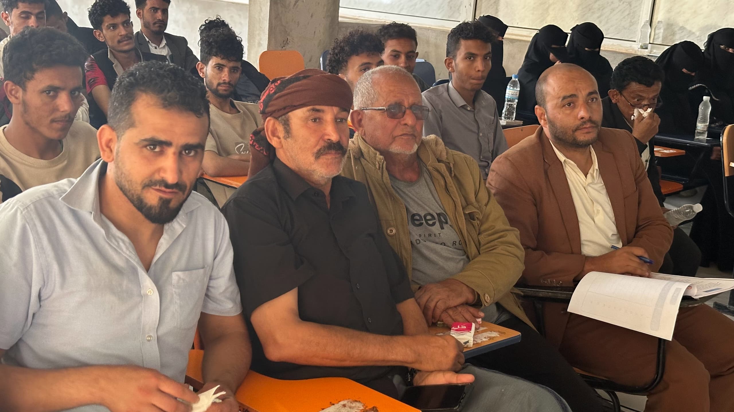 جامعة الضالع تختتم مقرر إدارة المشتريات والمخازن بتجربة ميدانية تعزز التكامل بين المعرفة الأكاديمية والممارسة المهنية