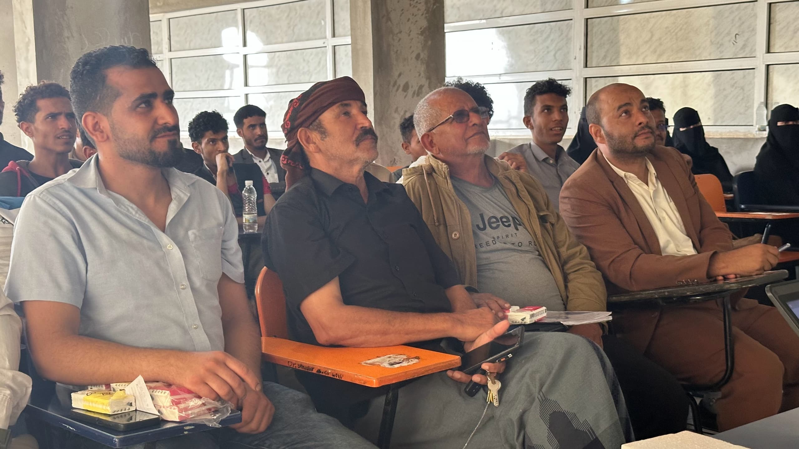 جامعة الضالع تختتم مقرر إدارة المشتريات والمخازن بتجربة ميدانية تعزز التكامل بين المعرفة الأكاديمية والممارسة المهنية