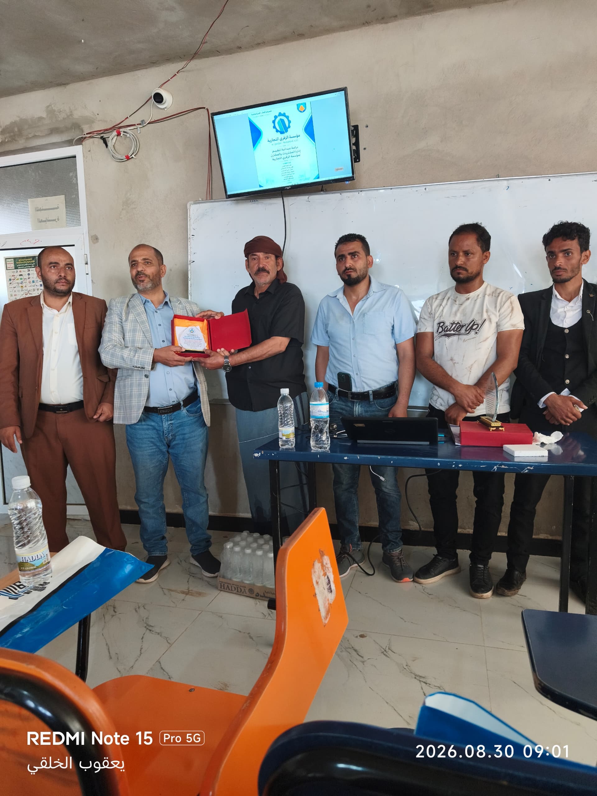 جامعة الضالع تختتم مقرر إدارة المشتريات والمخازن بتجربة ميدانية تعزز التكامل بين المعرفة الأكاديمية والممارسة المهنية